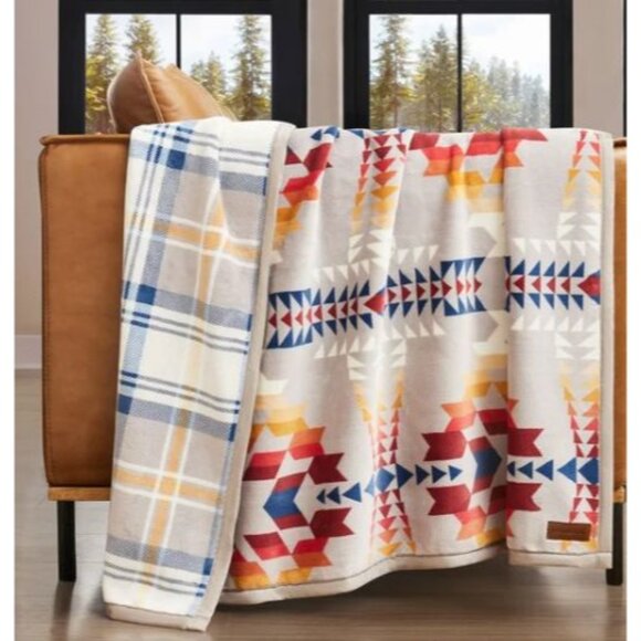Pendleton Reversible Plush Throw Legend Gray Lake - Picture 1 of 2